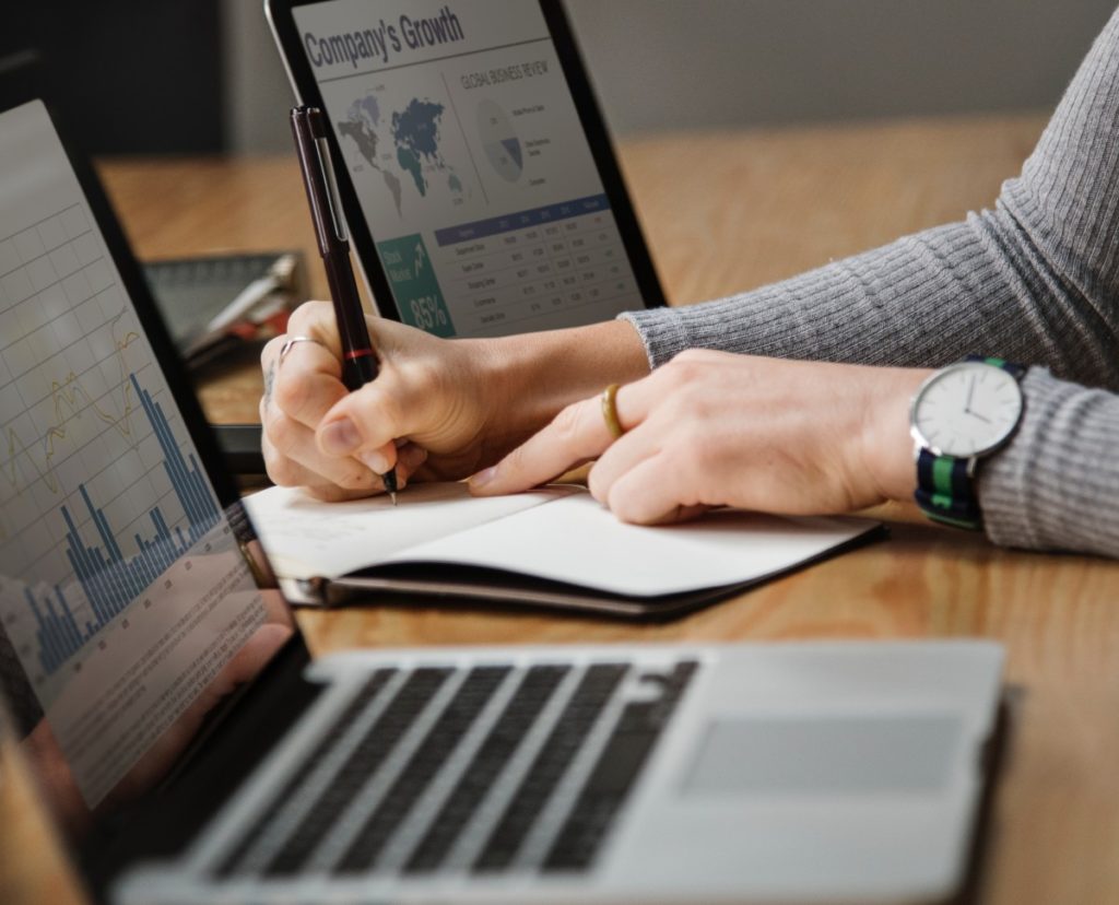 Outro fator importante para o sucesso do Trade Marketing em uma empresa é o uso inteligente da verba para a área. Algumas perguntas começam a surgir quando o assunto é o budget (orçamento) destinado à área: Quanto devo investir? De onde tiro essa verba?