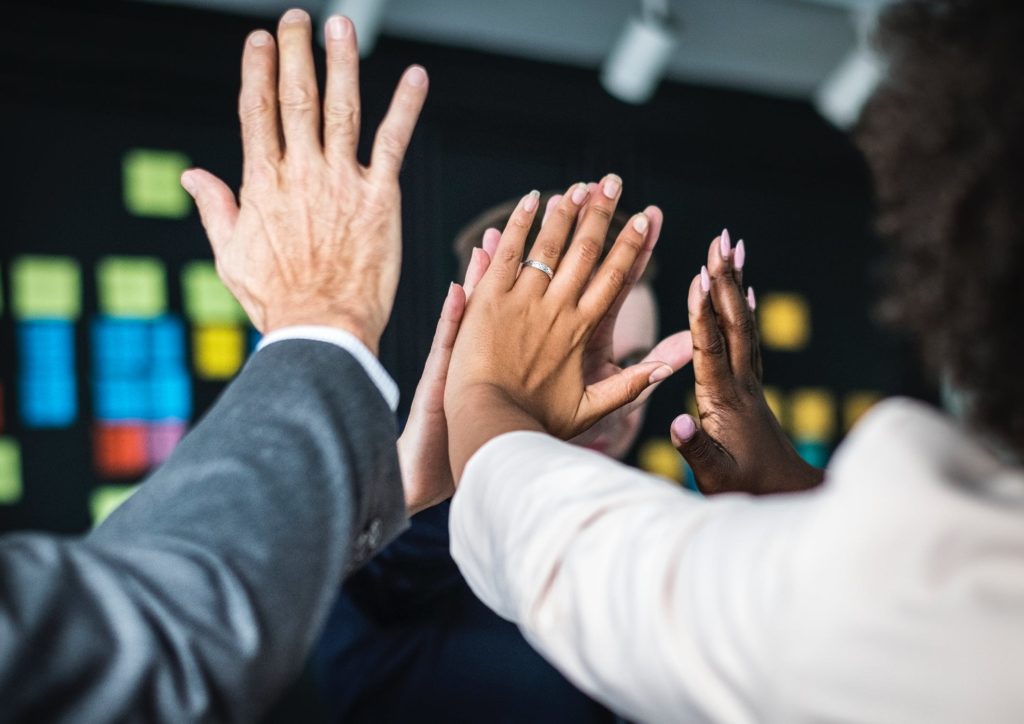 Ter uma equipe de Trade Marketing bem estruturada pode garantir o sucesso das ações e estratégias do seu negócio. E com o aumento da competitividade, principalmente na busca pela atenção do consumidor, as empresas têm procurado equipes de trade cada vez mais eficientes.